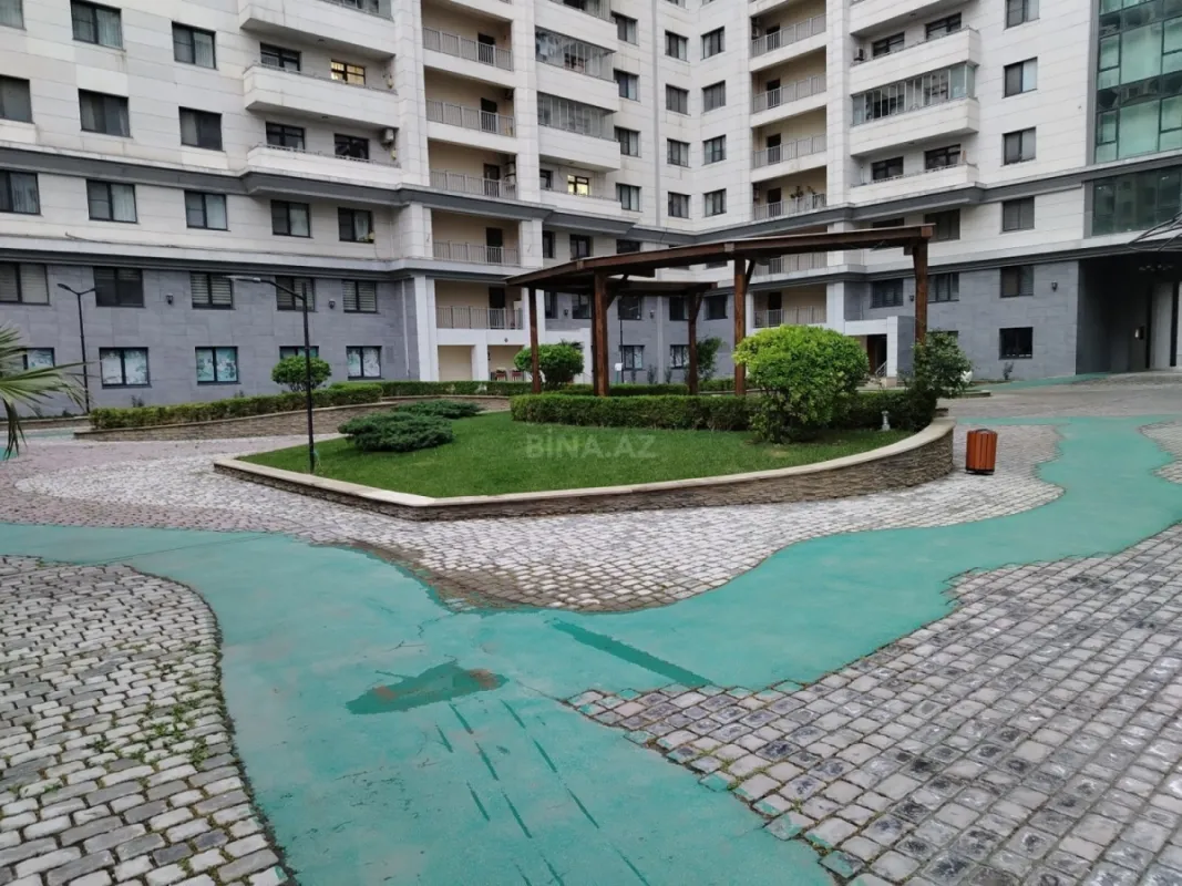 Satılır 4 otaqlı mənzil 232 m²