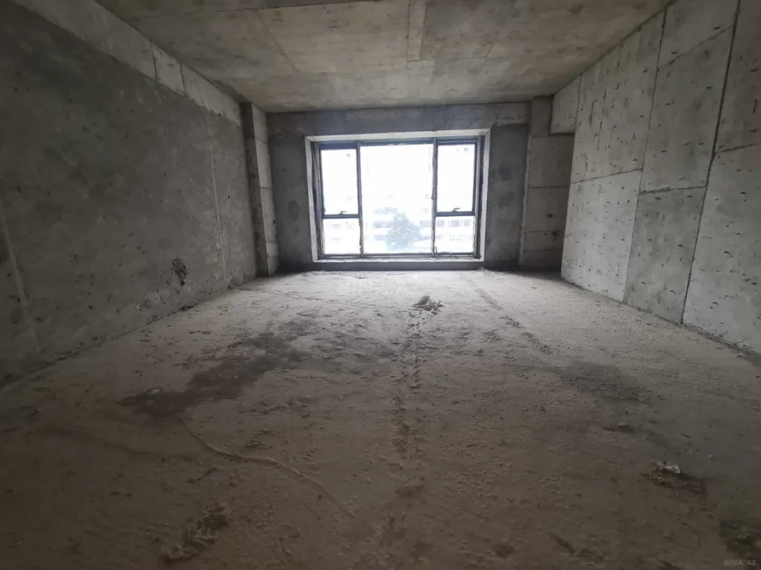 Satılır 4 otaqlı mənzil 232 m²