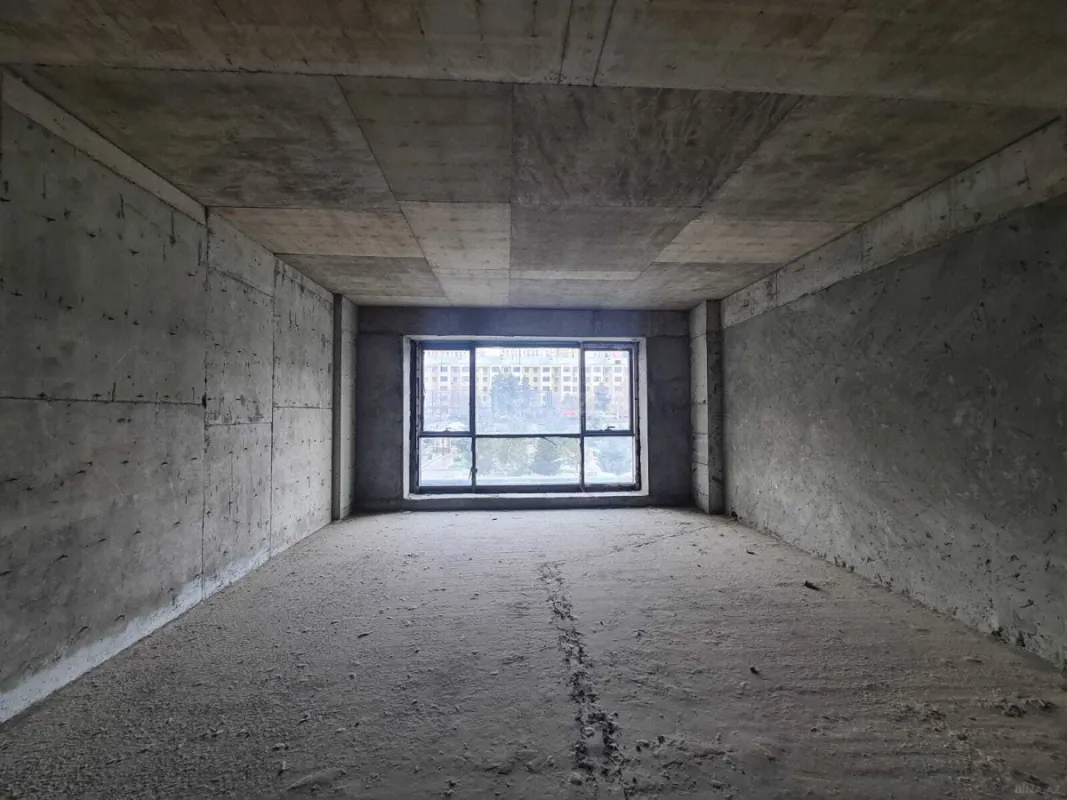 Satılır 4 otaqlı mənzil 232 m²