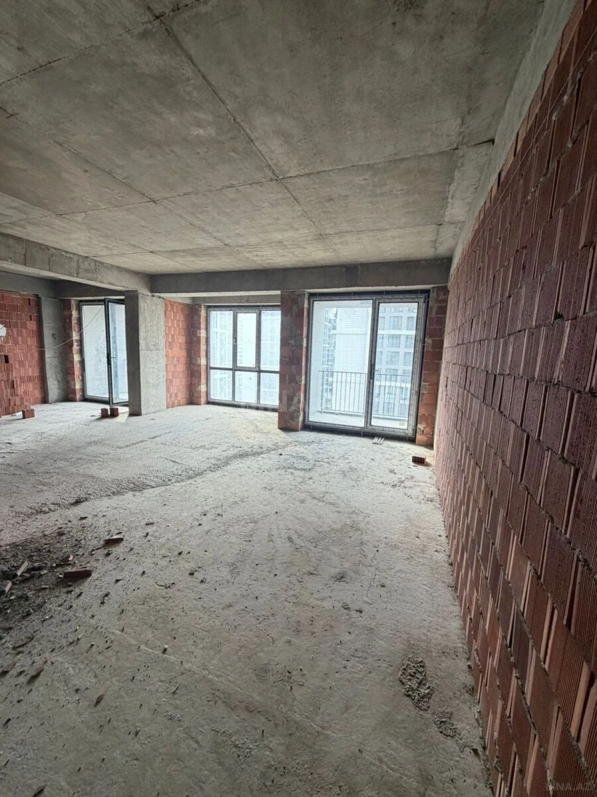 Satılır 2 otaqlı mənzil 117.2 m²