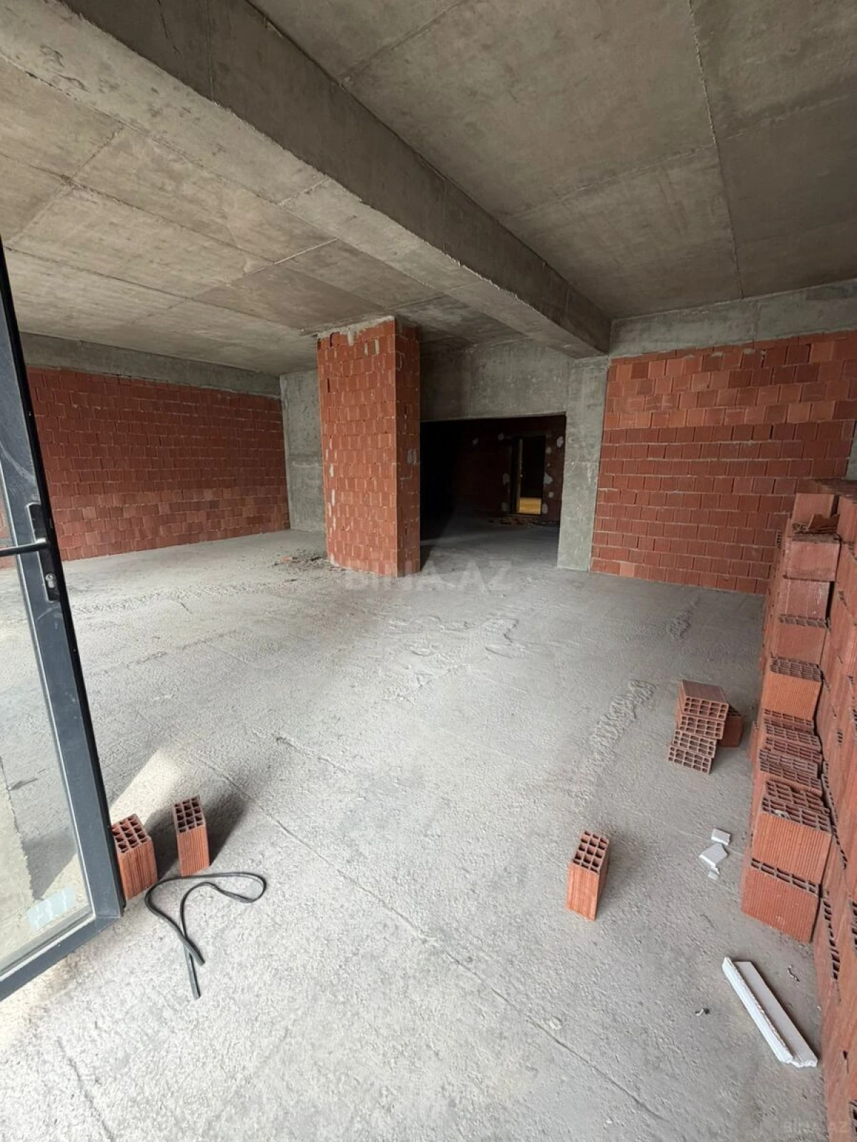 Satılır 2 otaqlı mənzil 117.2 m²