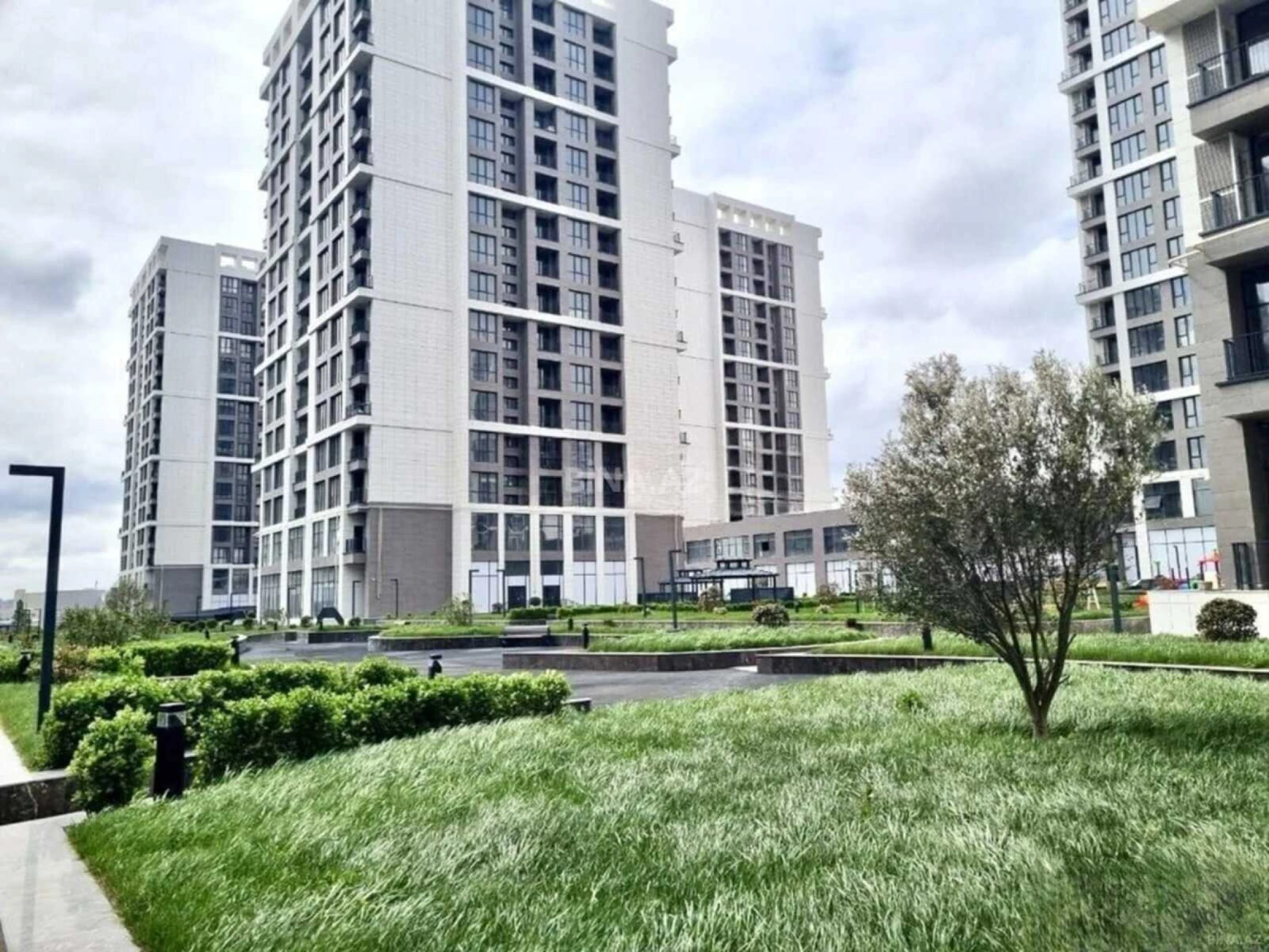 Satılır 2 otaqlı mənzil 108.2 m²