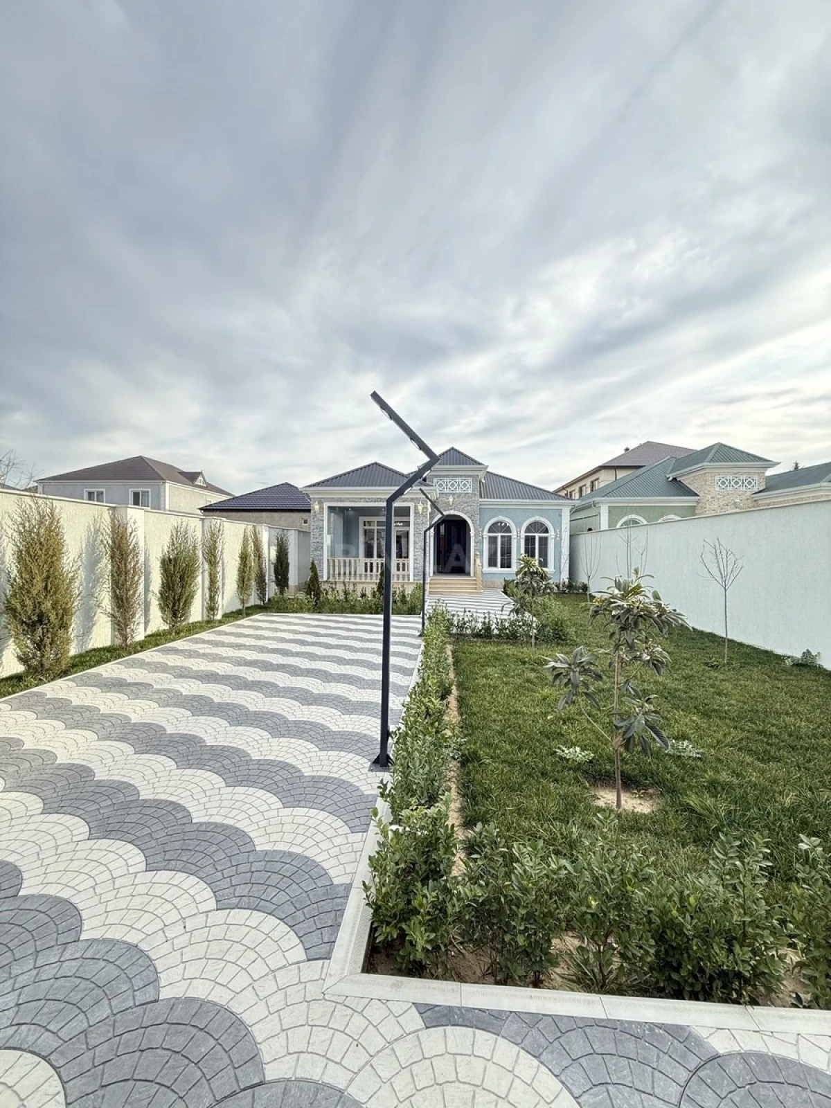 Satılır 4 otaqlı həyət evi 160 m²