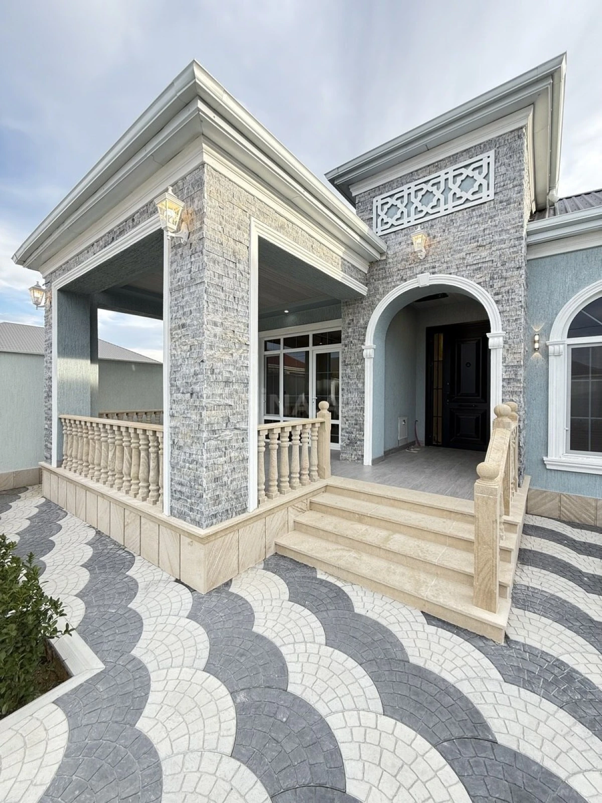 Satılır 4 otaqlı həyət evi 160 m²