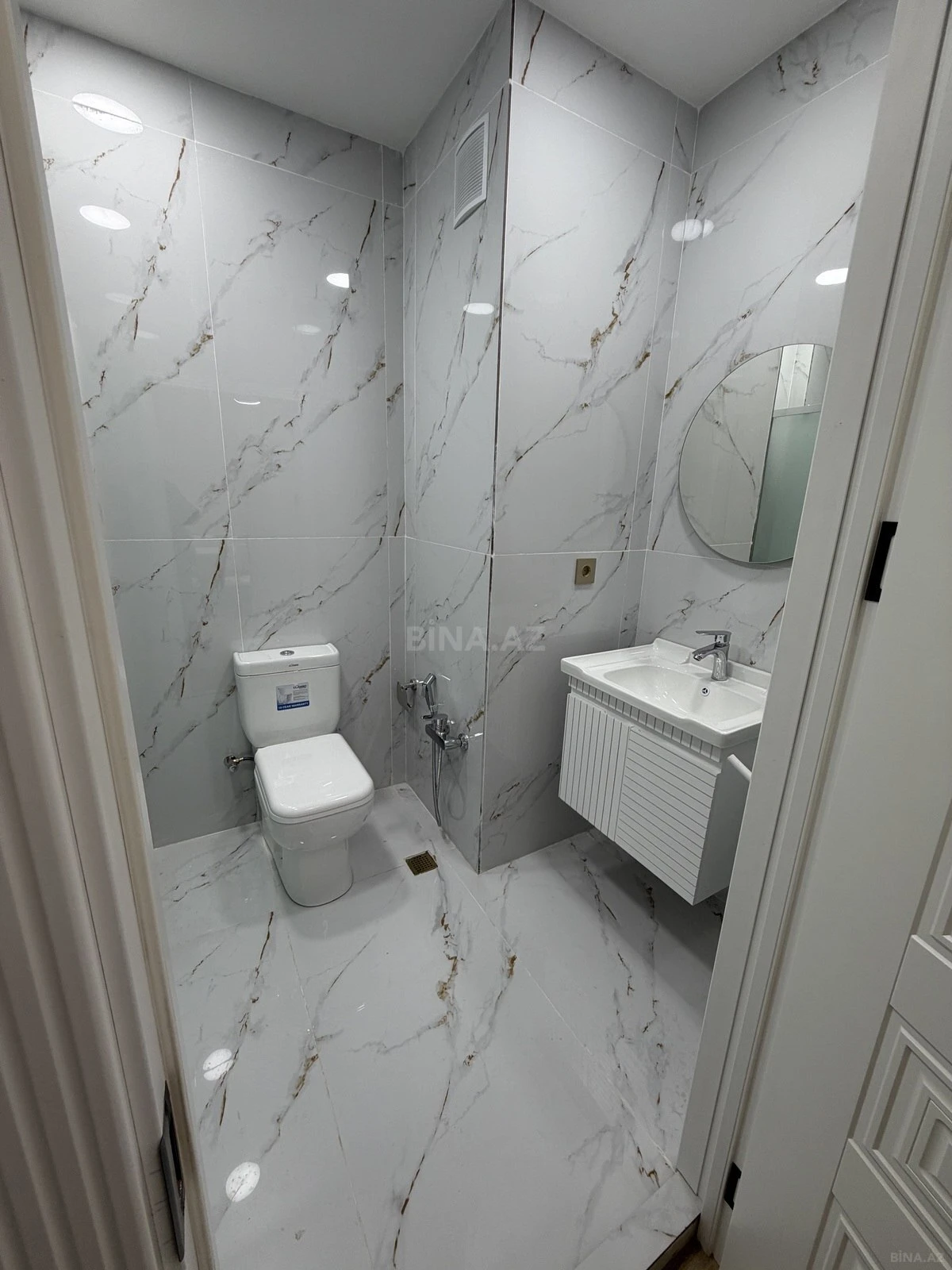 Satılır 2 otaqlı mənzil 49 m²