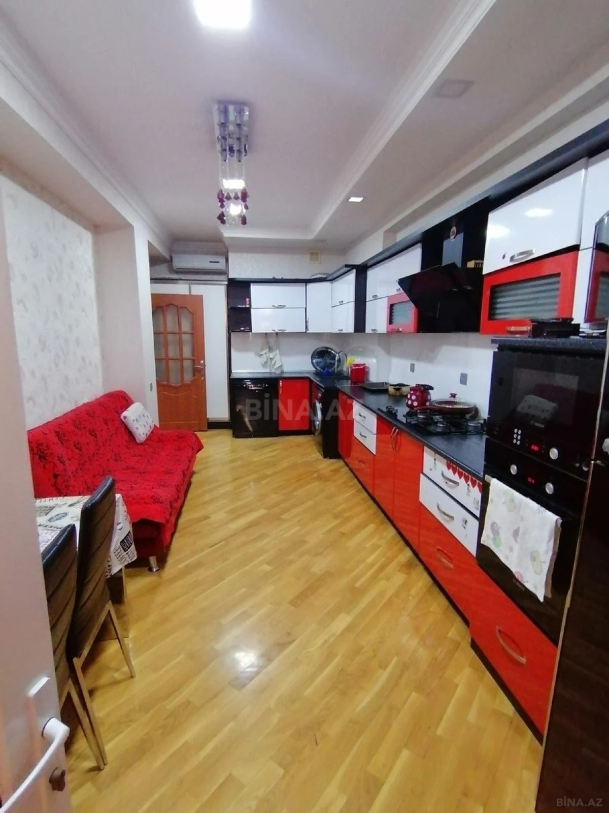 Satılır 3 otaqlı mənzil 148 m²