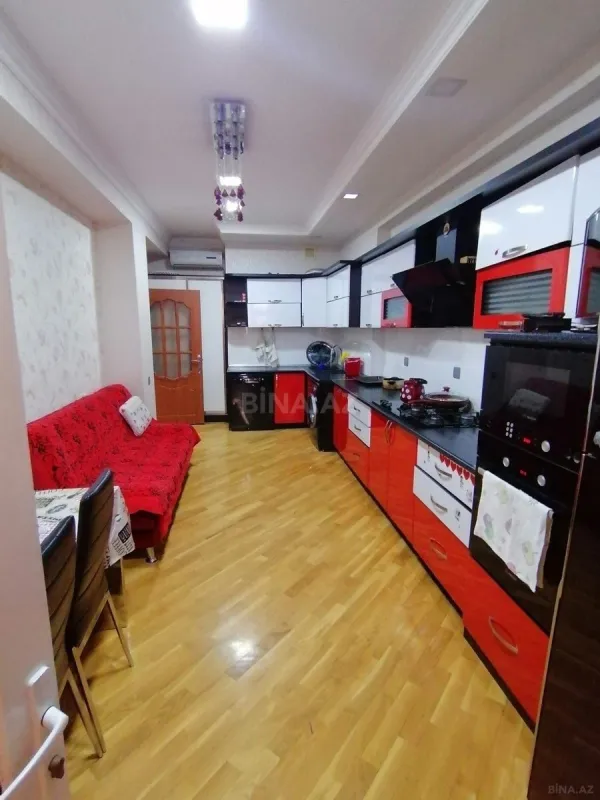 Satılır 3 otaqlı mənzil 148 m²