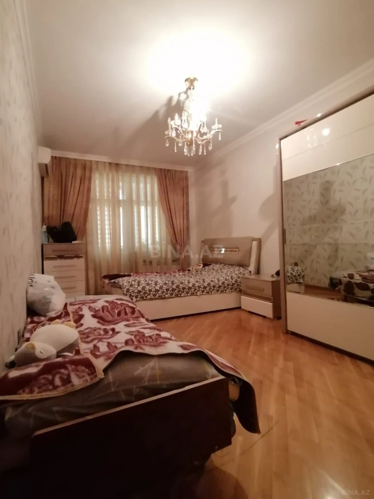 Satılır 3 otaqlı mənzil 148 m²