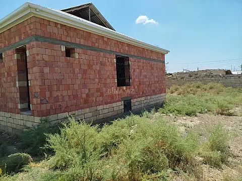 Satılır 4 otaqlı həyət evi 100 m²