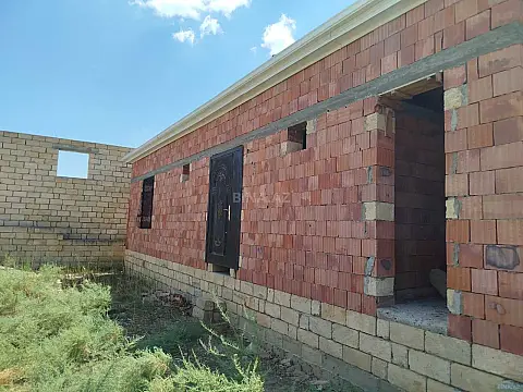 Satılır 4 otaqlı həyət evi 100 m²