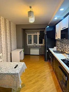 Kirayə verilir 4 otaqlı mənzil 130 m²