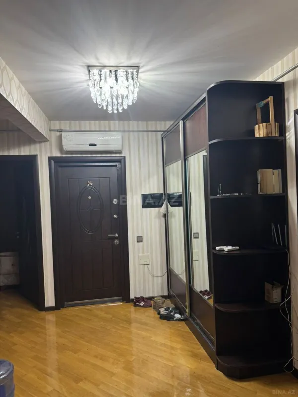 Kirayə verilir 4 otaqlı mənzil 130 m²