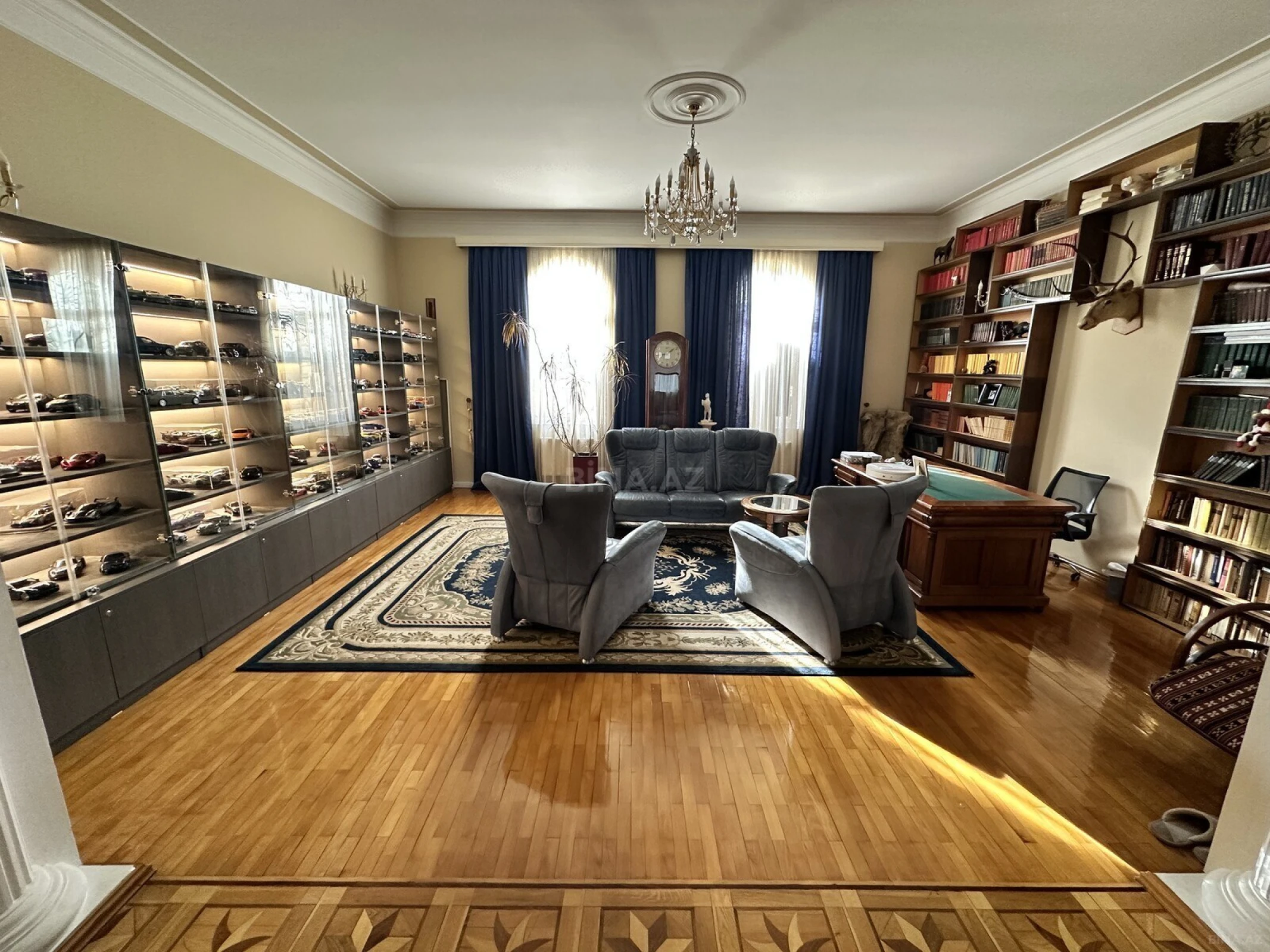 Satılır 10 otaqlı həyət evi 1320 m²