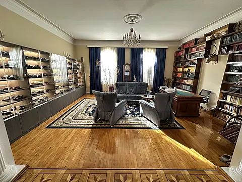 Satılır 10 otaqlı həyət evi 1320 m² — Bakı, Badamdar 10 otaq 1320.00 m²