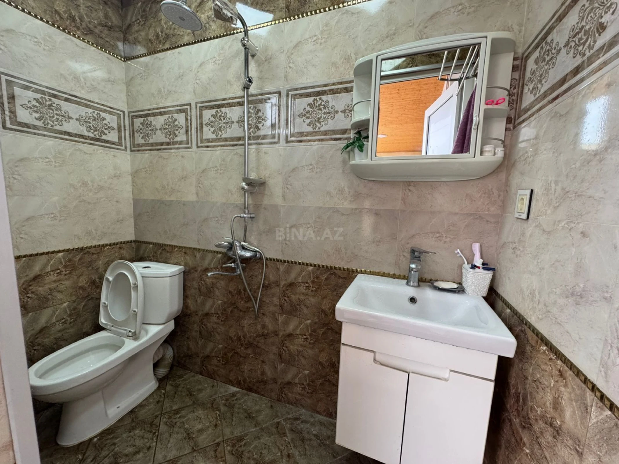 Satılır 4 otaqlı həyət evi 200 m²