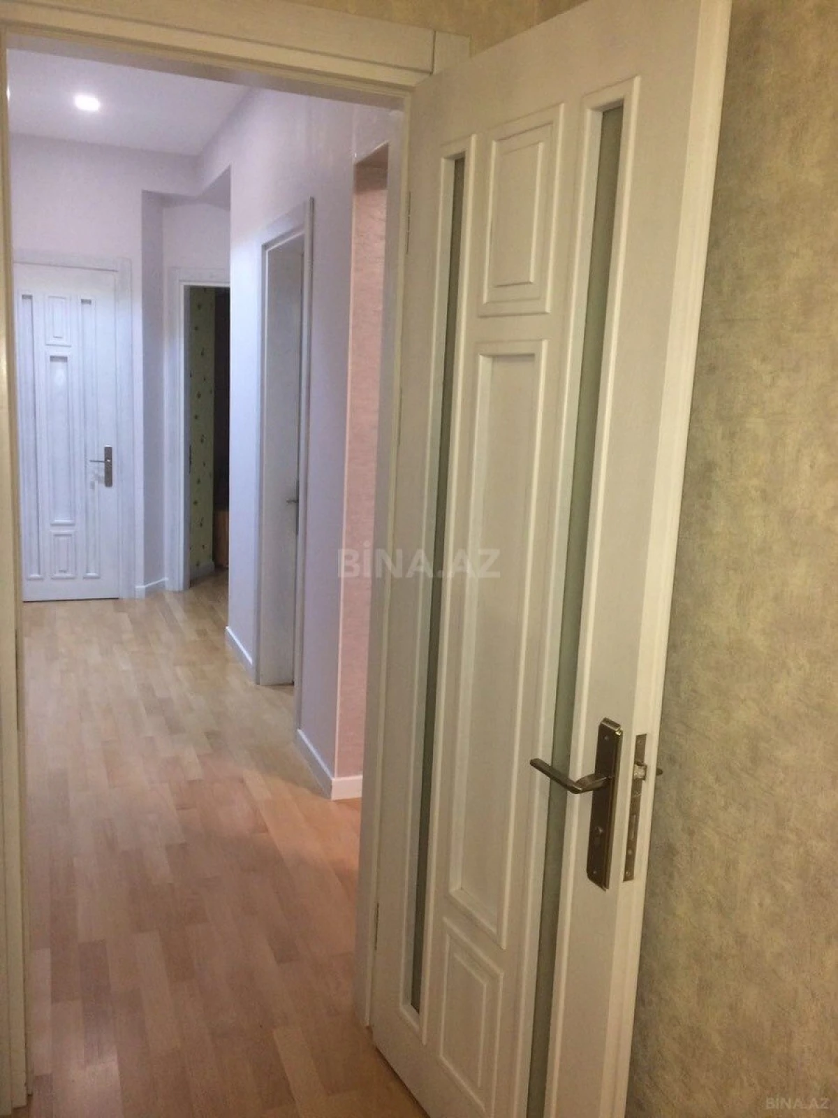 Satılır 3 otaqlı mənzil 123 m²