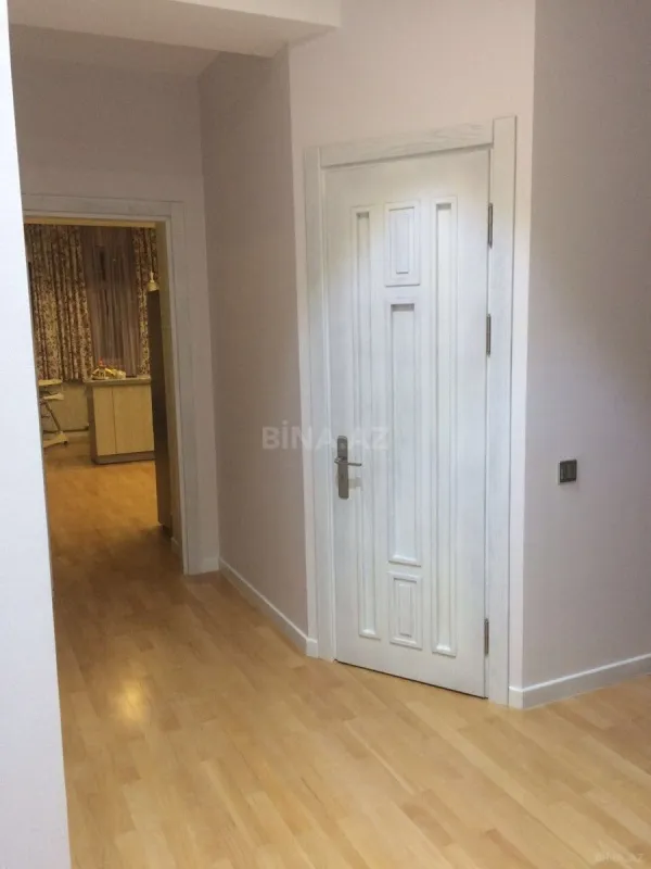 Satılır 3 otaqlı mənzil 123 m²