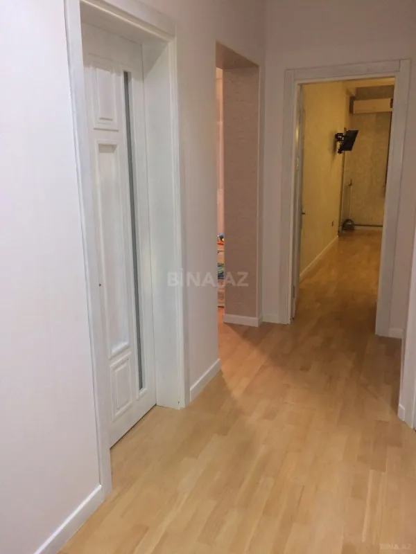 Satılır 3 otaqlı mənzil 123 m²