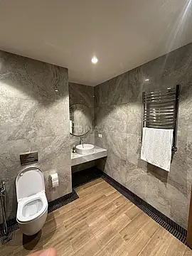 Satılır 3 otaqlı mənzil 153 m²