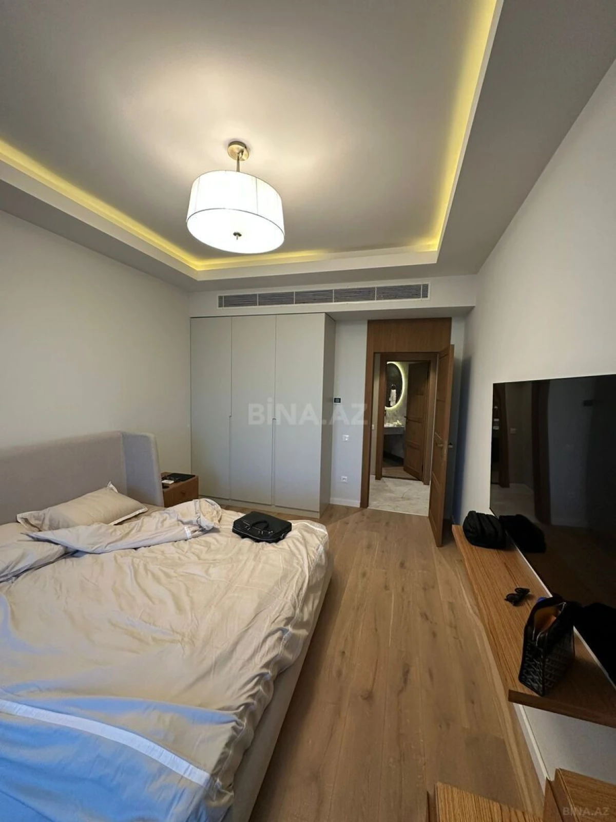Satılır 3 otaqlı mənzil 153 m²