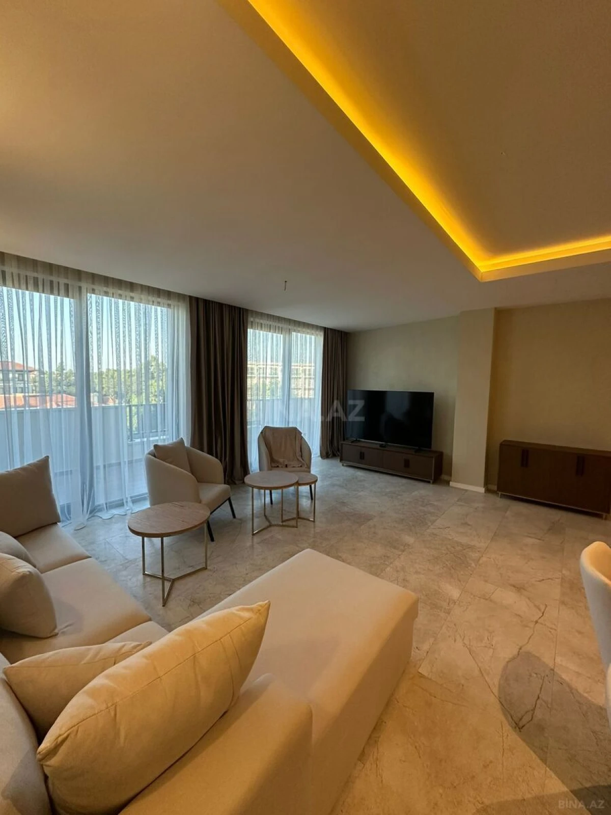 Satılır 3 otaqlı mənzil 153 m²
