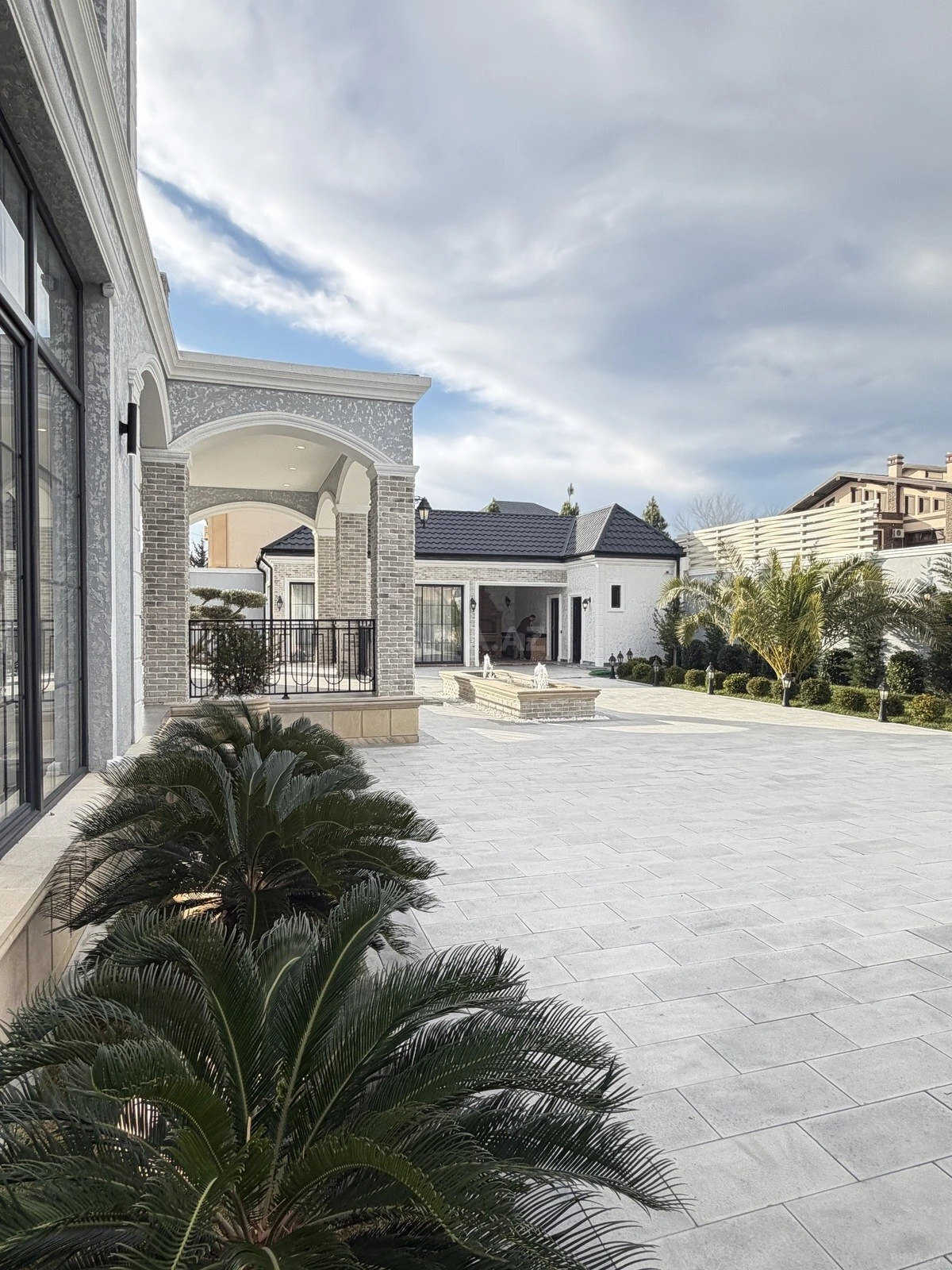 Satılır 6 otaqlı həyət evi 450 m²