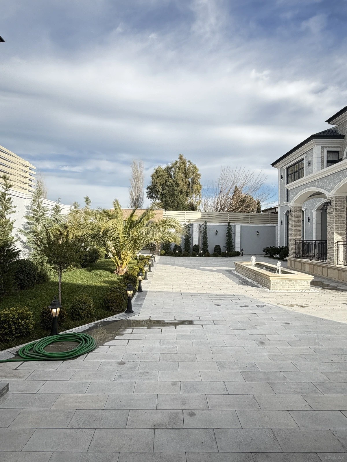 Satılır 6 otaqlı həyət evi 450 m²