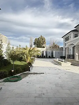 Satılır 6 otaqlı həyət evi 450 m²