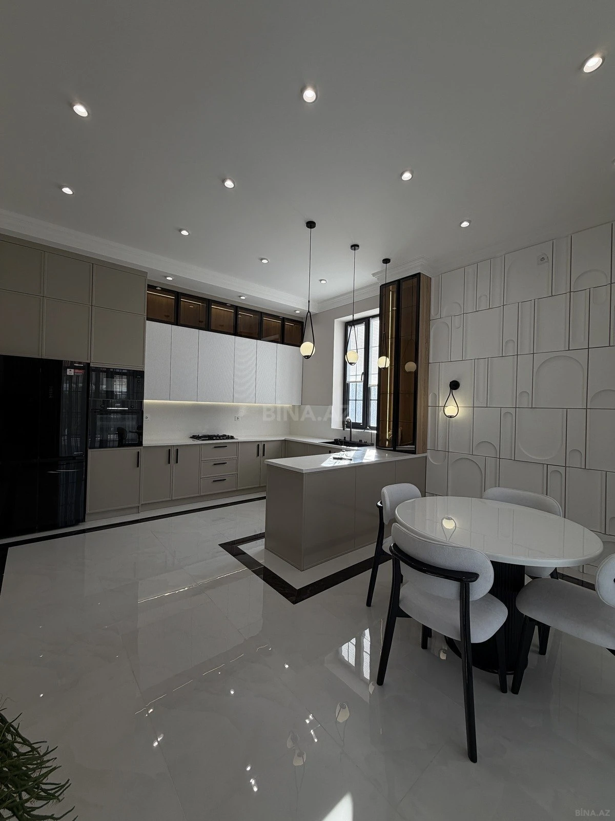 Satılır 6 otaqlı həyət evi 450 m²