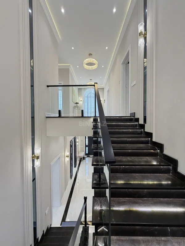 Satılır 6 otaqlı həyət evi 450 m²