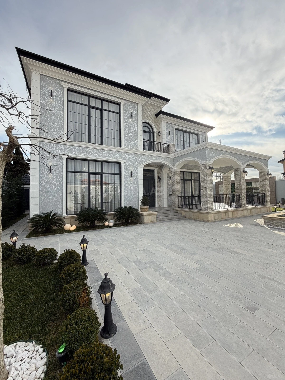 Satılır 6 otaqlı həyət evi 450 m²