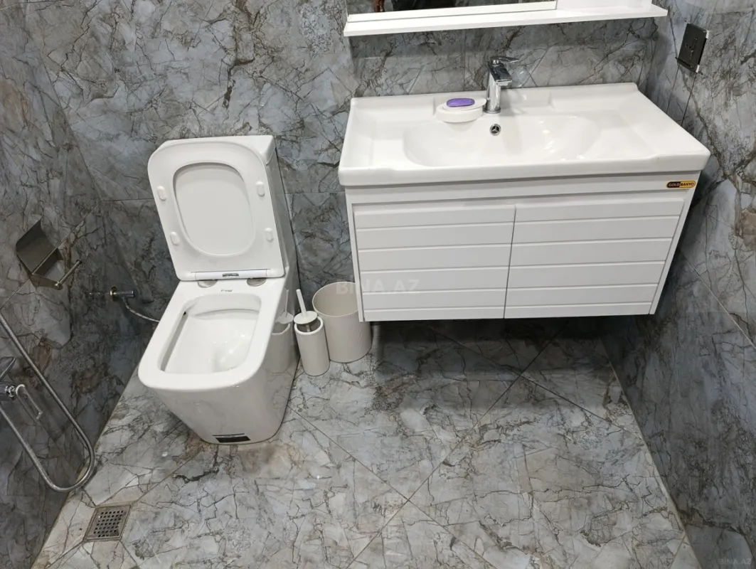 Satılır 8 otaqlı həyət evi 200 m²