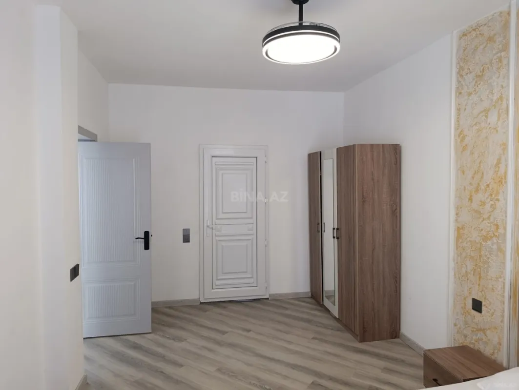 Satılır 8 otaqlı həyət evi 200 m²