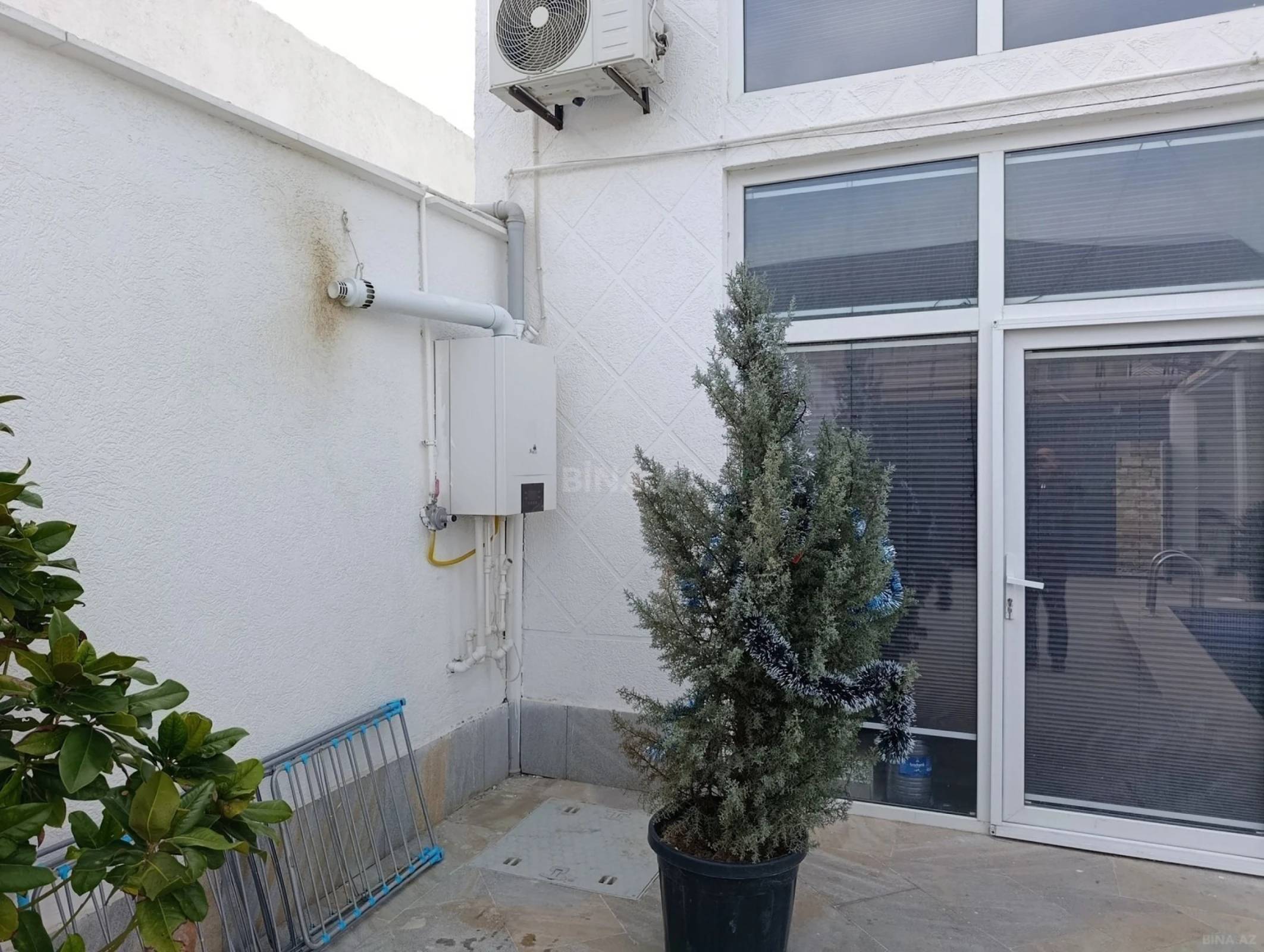 Satılır 8 otaqlı həyət evi 200 m²