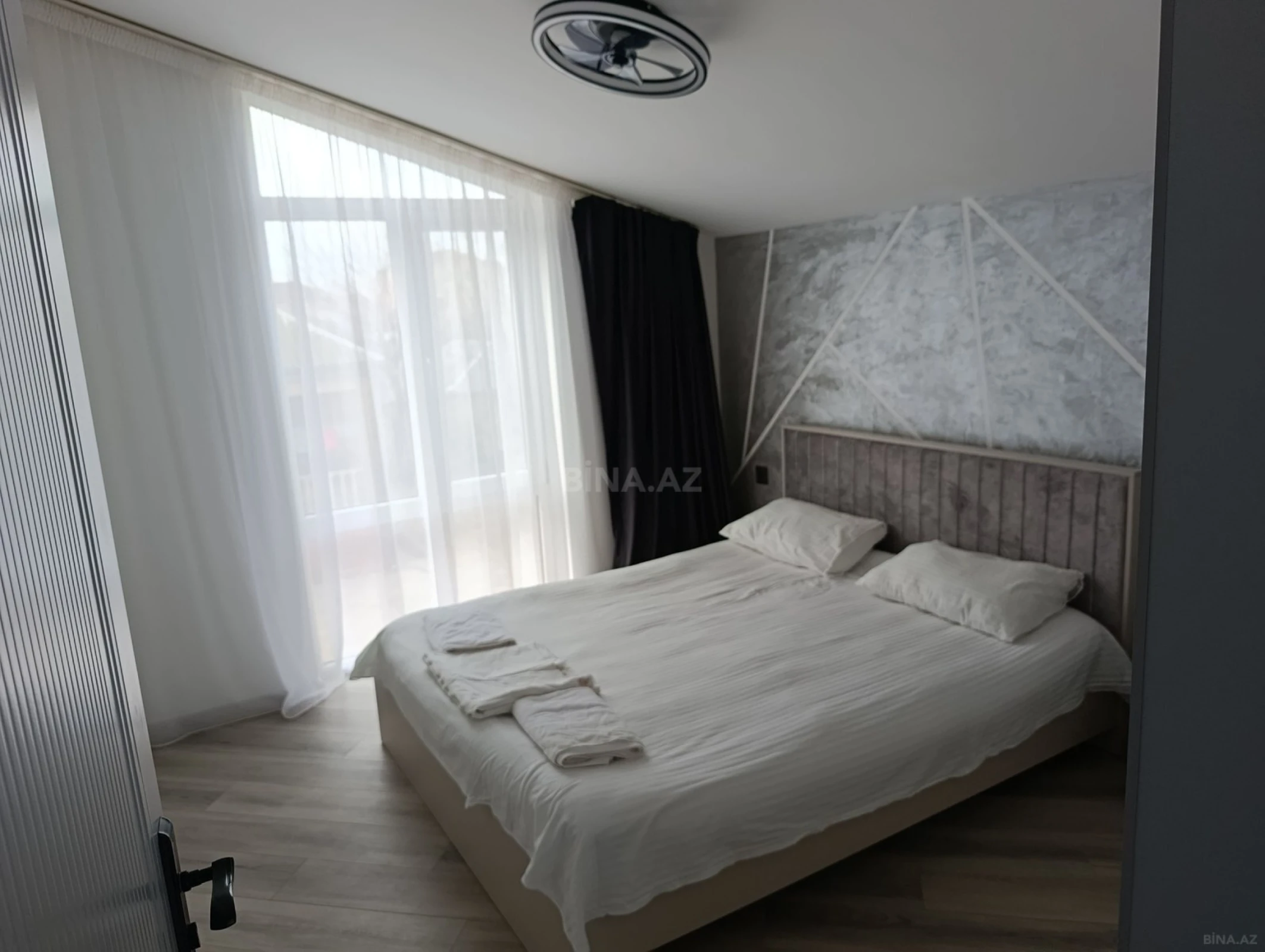Satılır 8 otaqlı həyət evi 200 m²