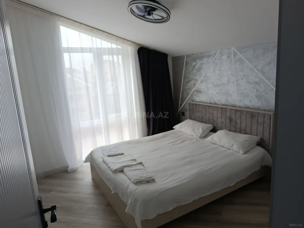 Satılır 8 otaqlı həyət evi 200 m²