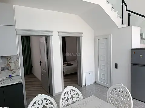 Satılır 8 otaqlı həyət evi 200 m²