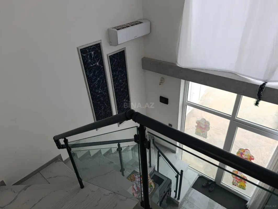 Satılır 8 otaqlı həyət evi 200 m²