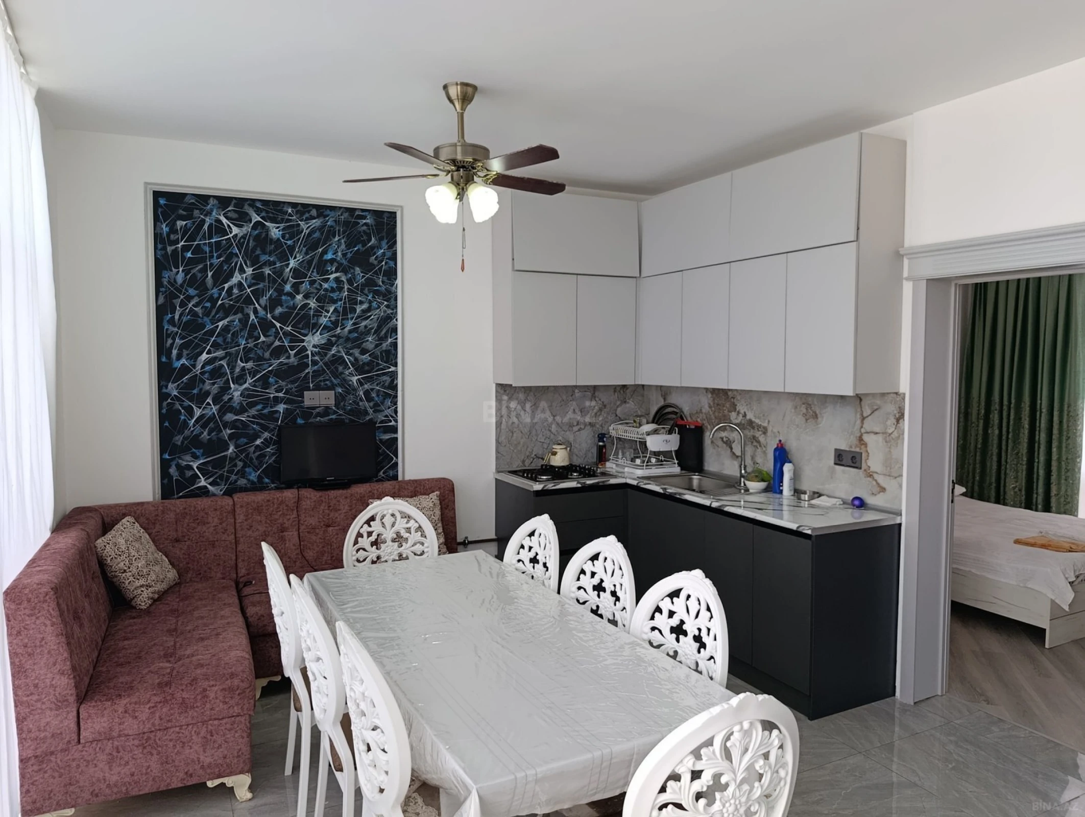 Satılır 8 otaqlı həyət evi 200 m²