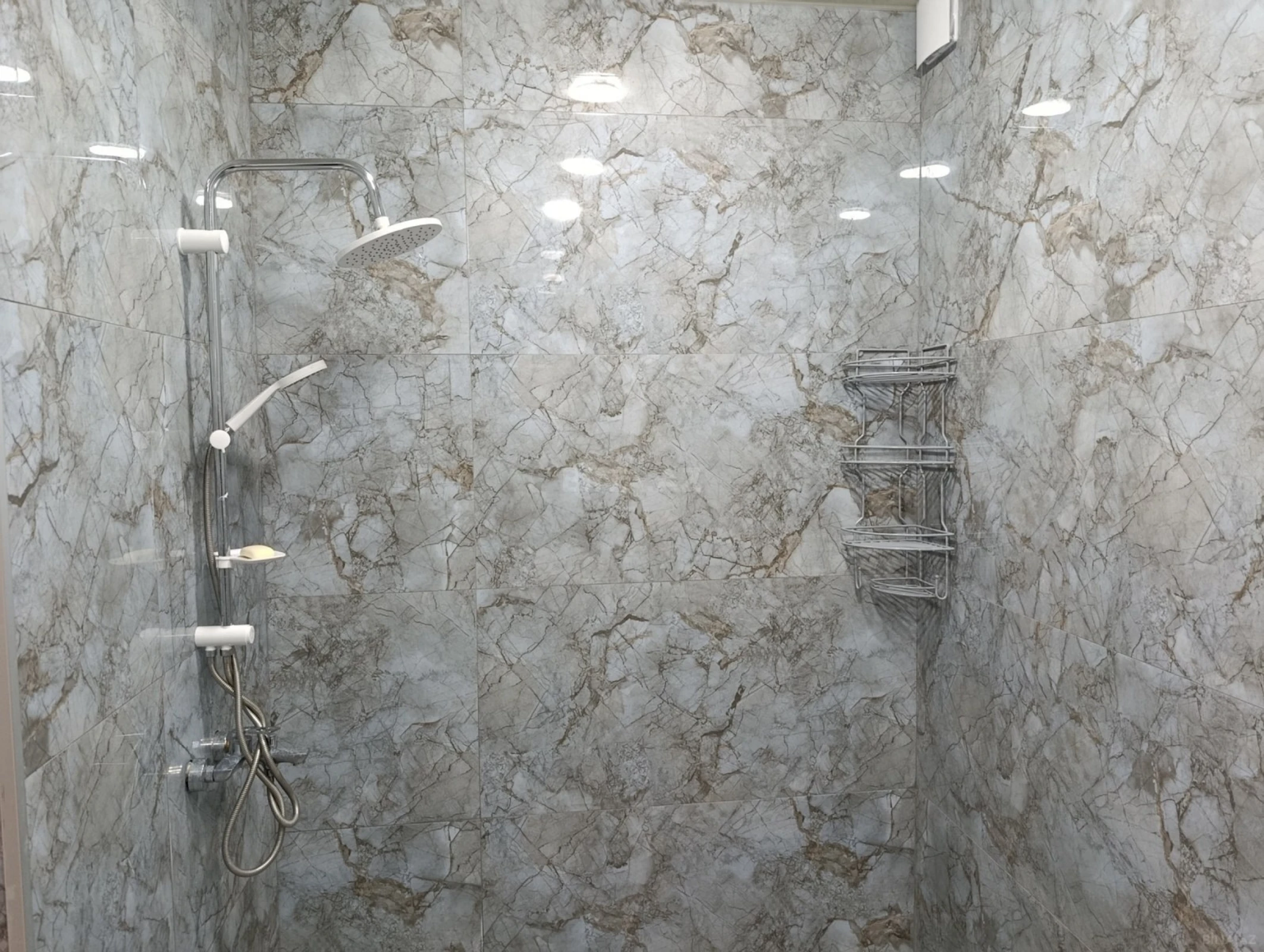 Satılır 8 otaqlı həyət evi 200 m²