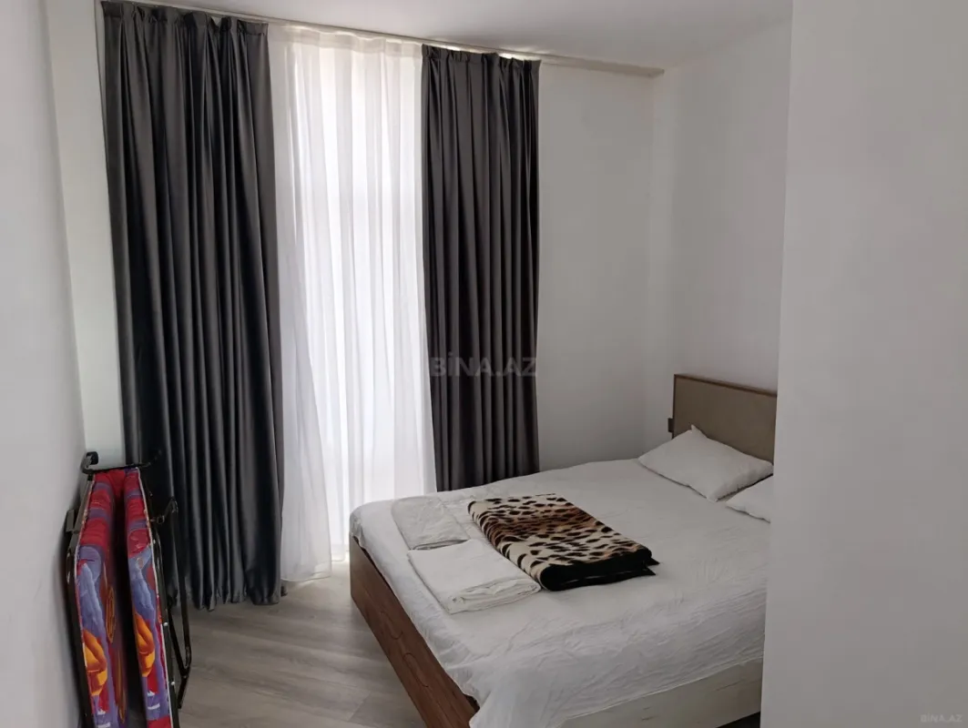 Satılır 8 otaqlı həyət evi 200 m²