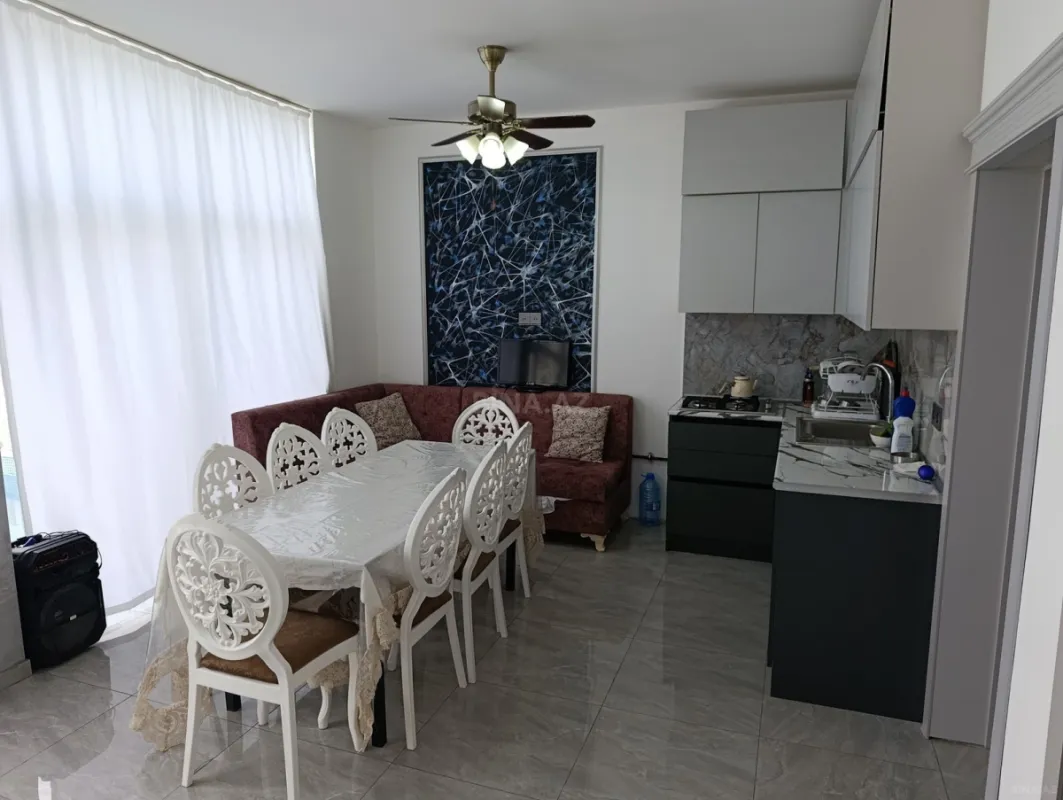 Satılır 8 otaqlı həyət evi 200 m²