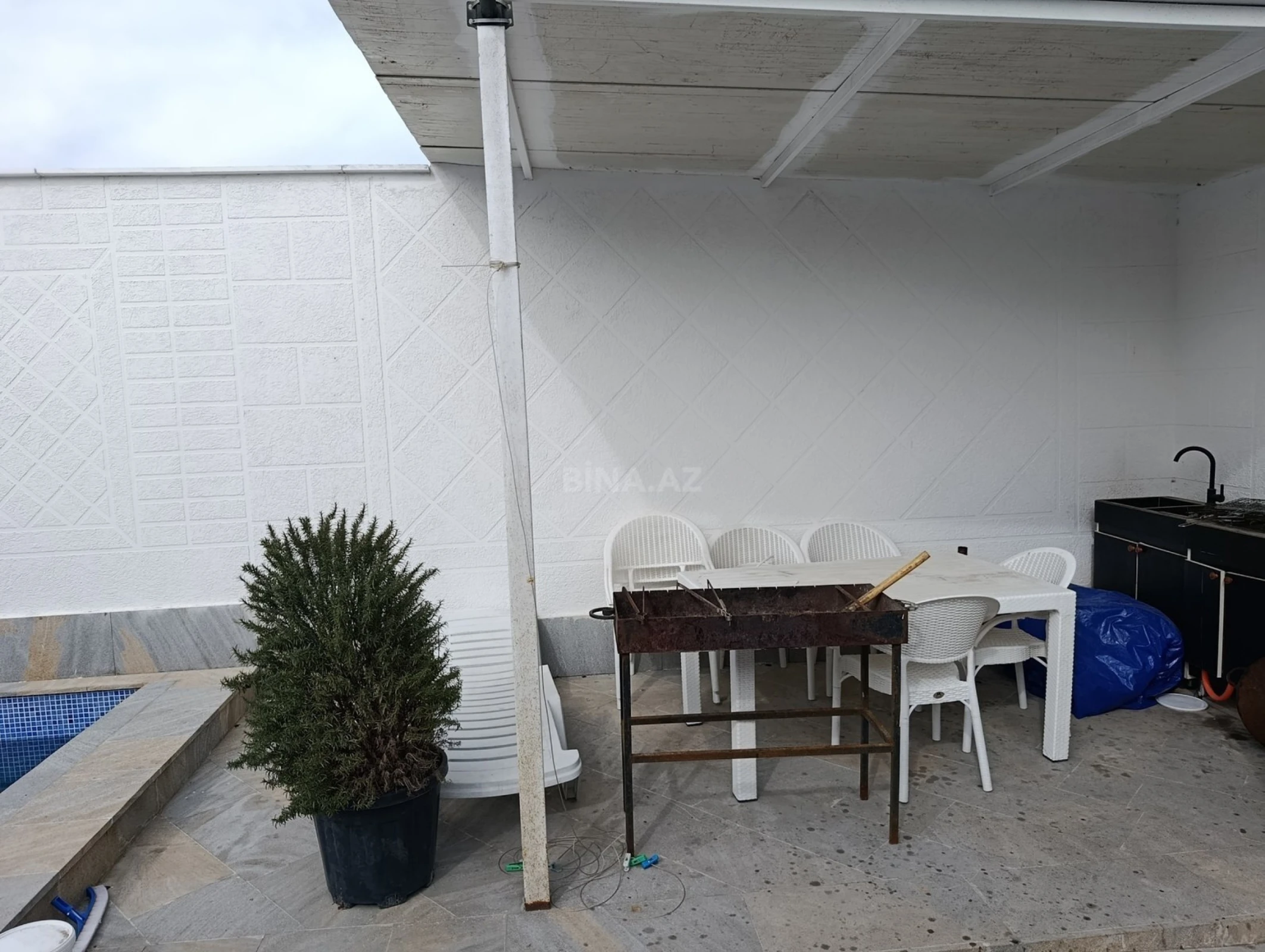 Satılır 8 otaqlı həyət evi 200 m²