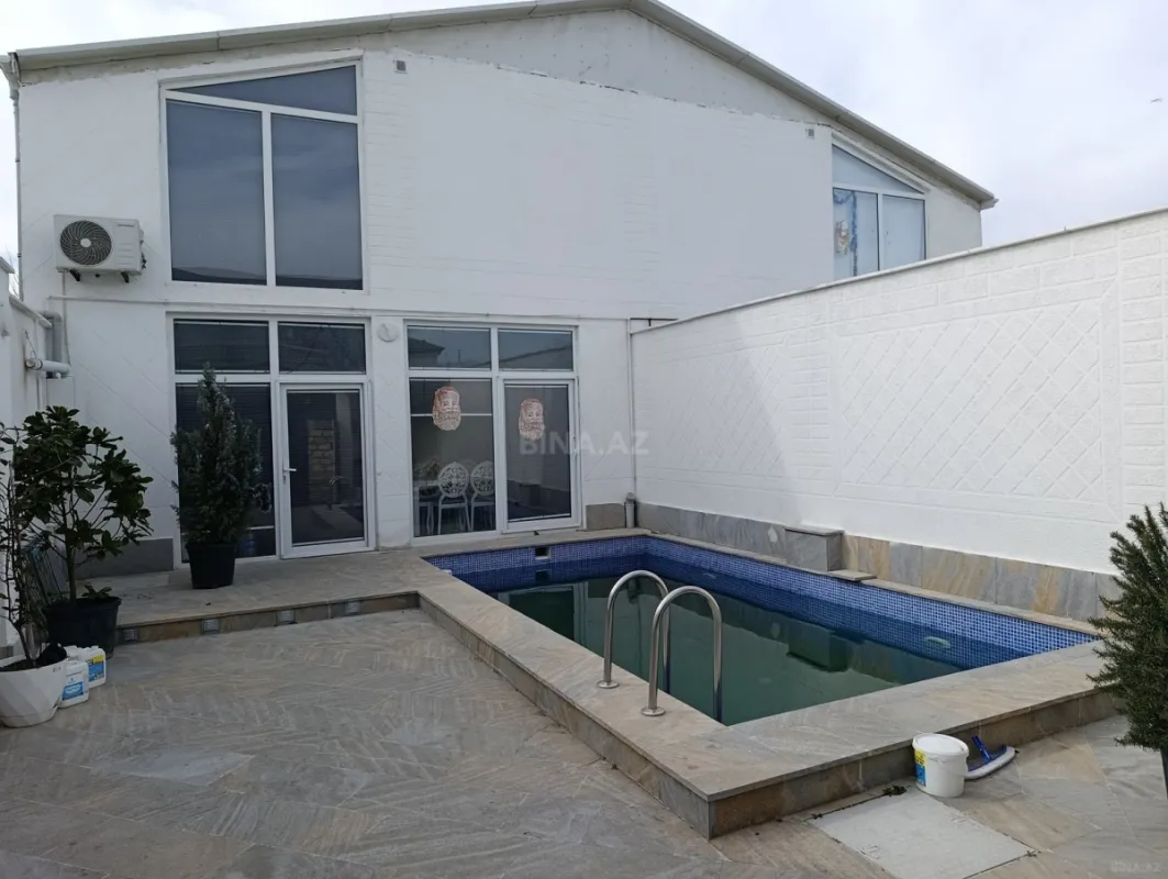 Satılır 8 otaqlı həyət evi 200 m²