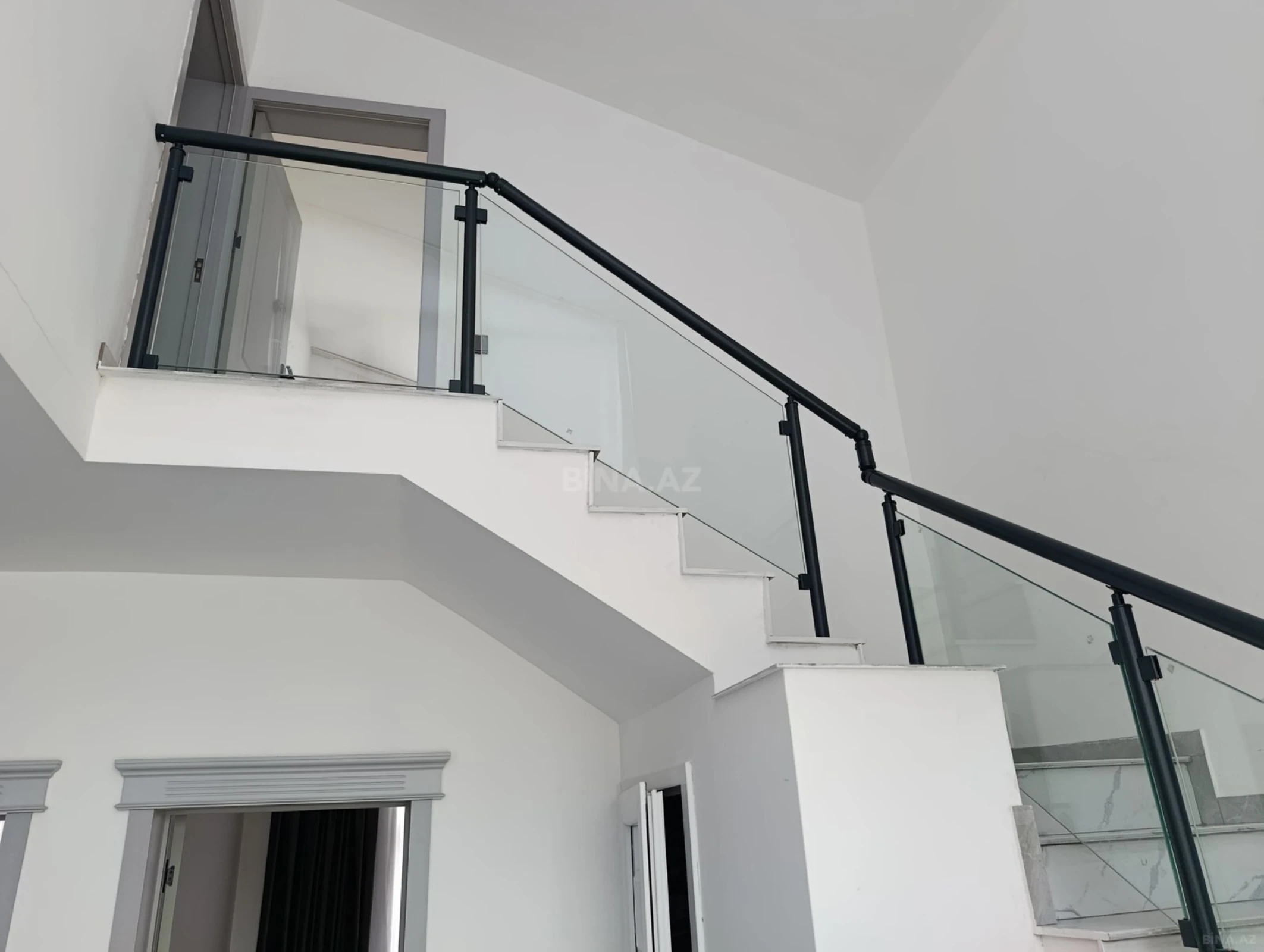 Satılır 8 otaqlı həyət evi 200 m²