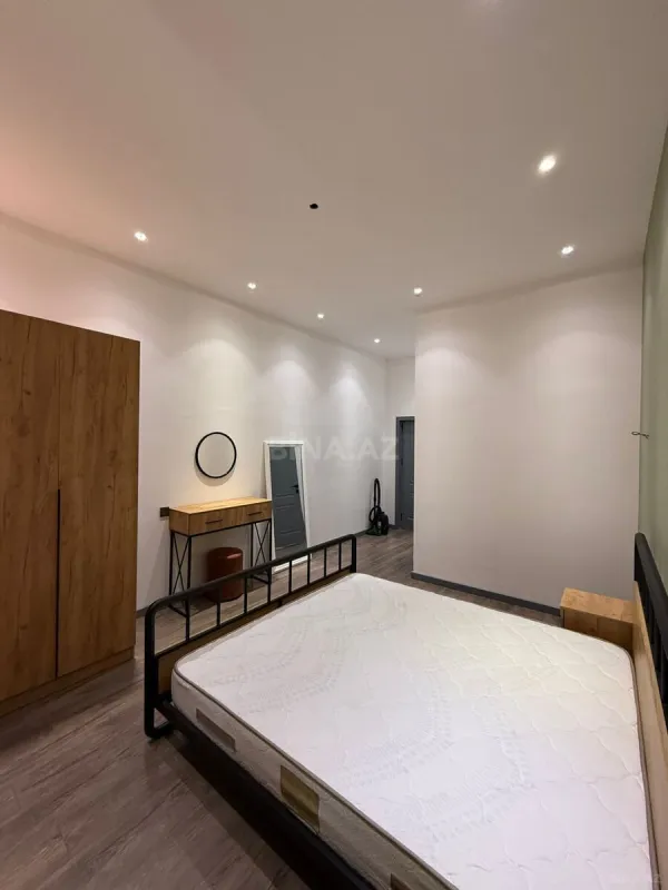 Satılır 5 otaqlı həyət evi 180 m²