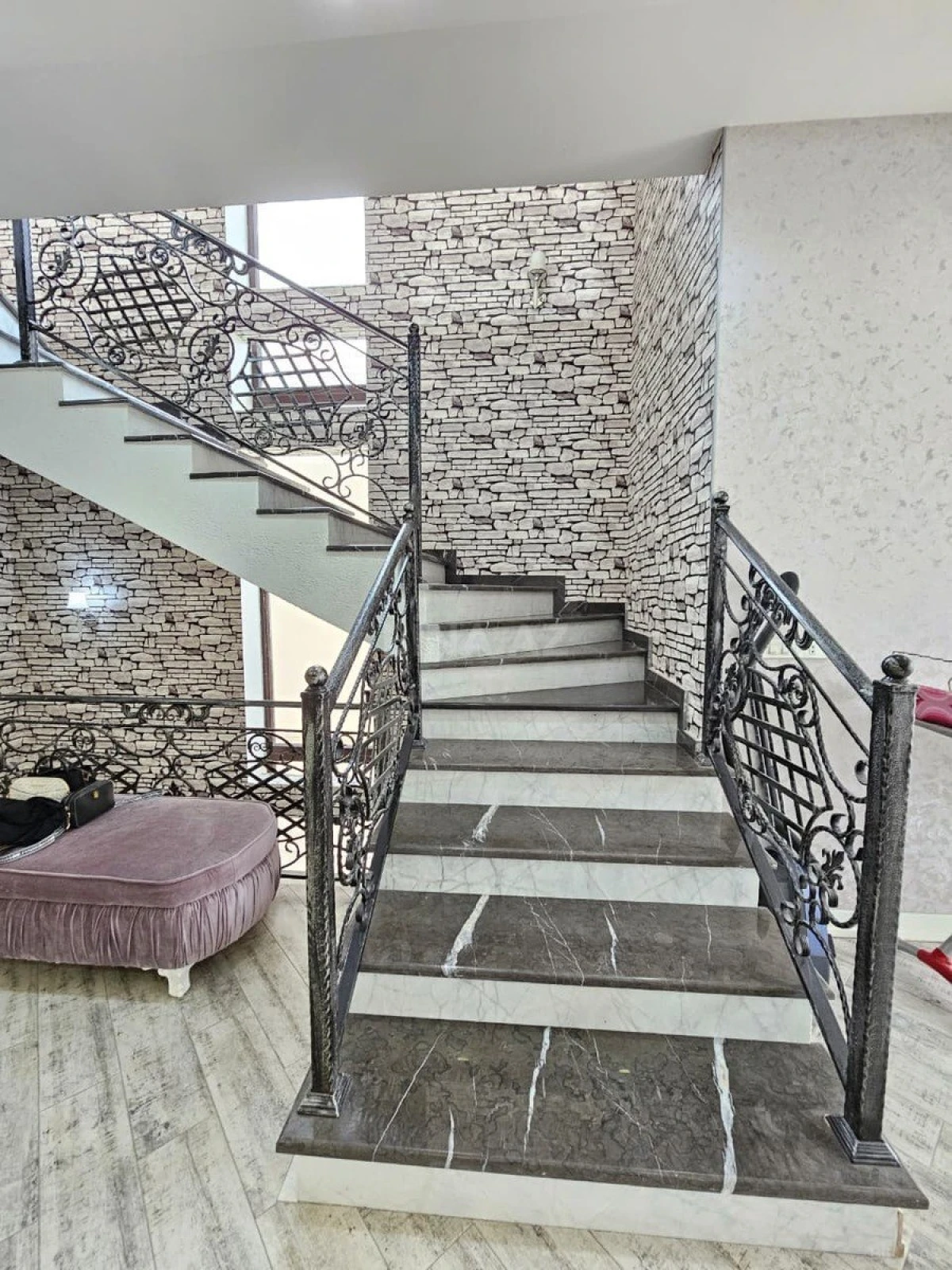 Satılır 5 otaqlı həyət evi 350 m²