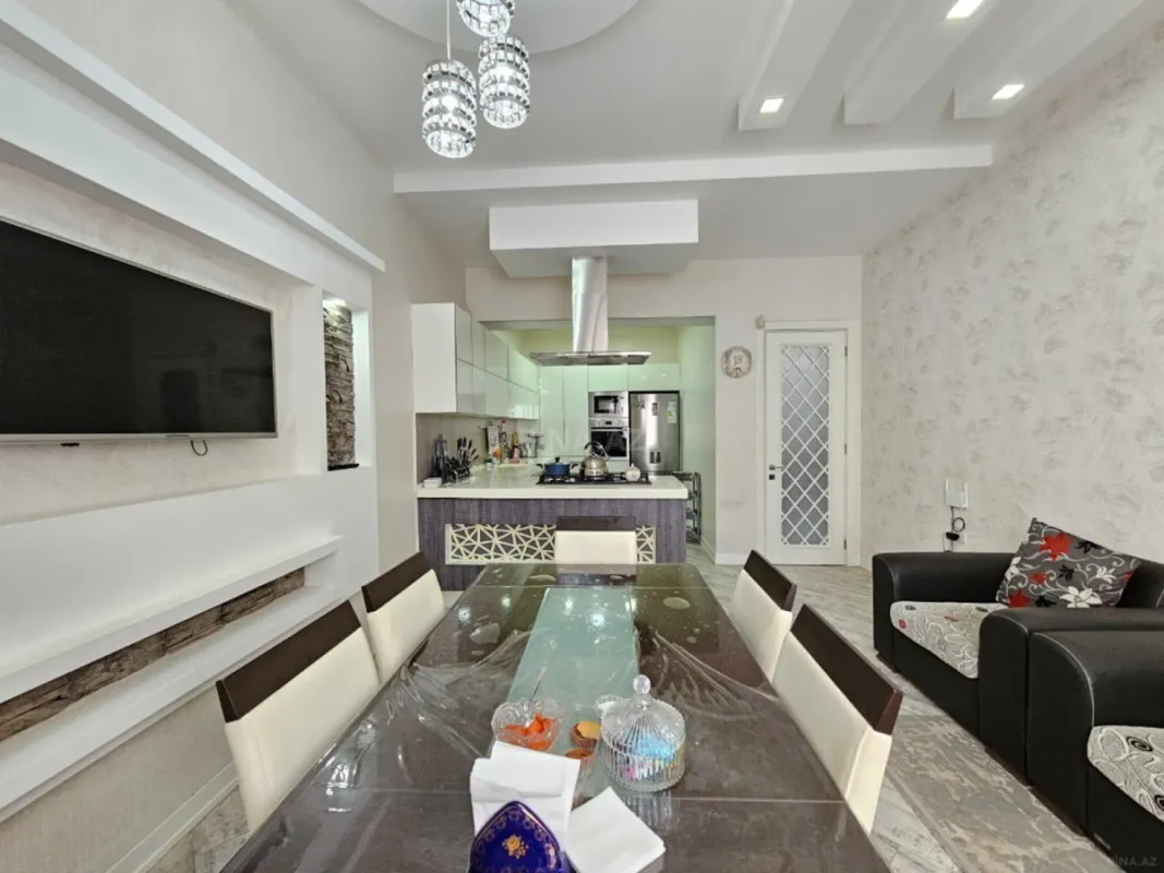 Satılır 5 otaqlı həyət evi 350 m²