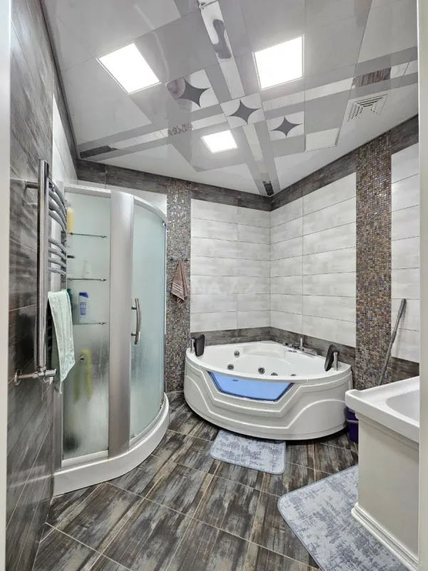 Satılır 5 otaqlı həyət evi 350 m²
