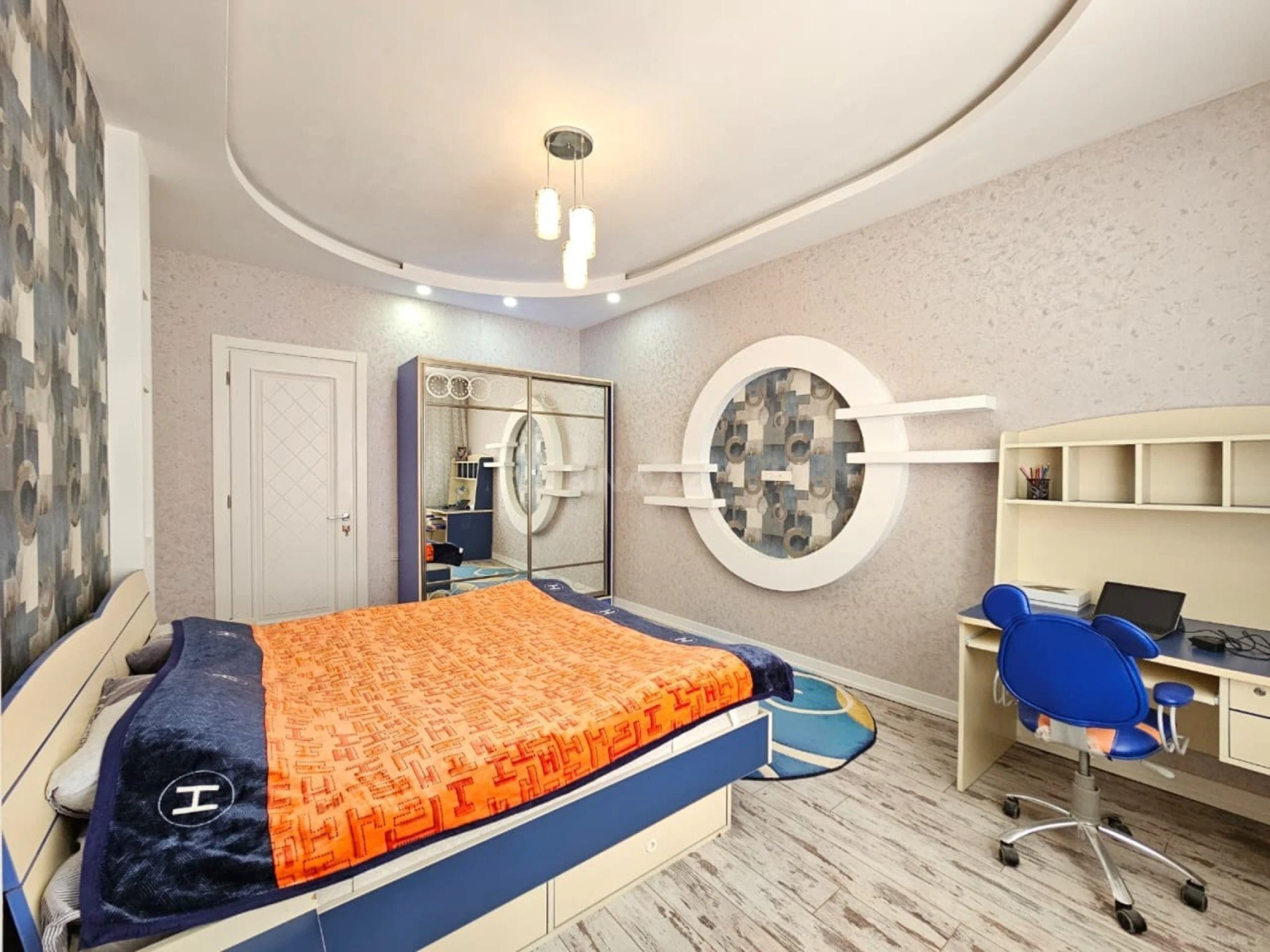 Satılır 5 otaqlı həyət evi 350 m²